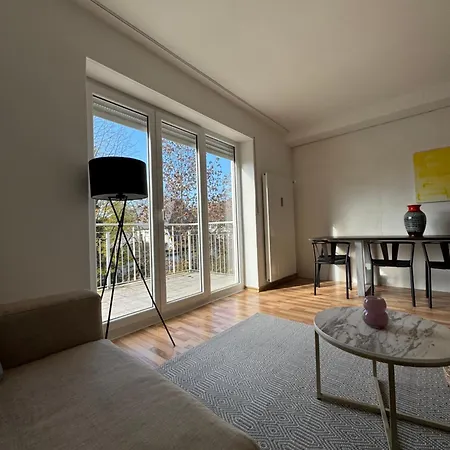 Quiet Family - 10 Min To Center & Oktoberfest - Free Parking - Balcony - Near Nymphenburg Palace & Botanical Garden * Monaco di Baviera
